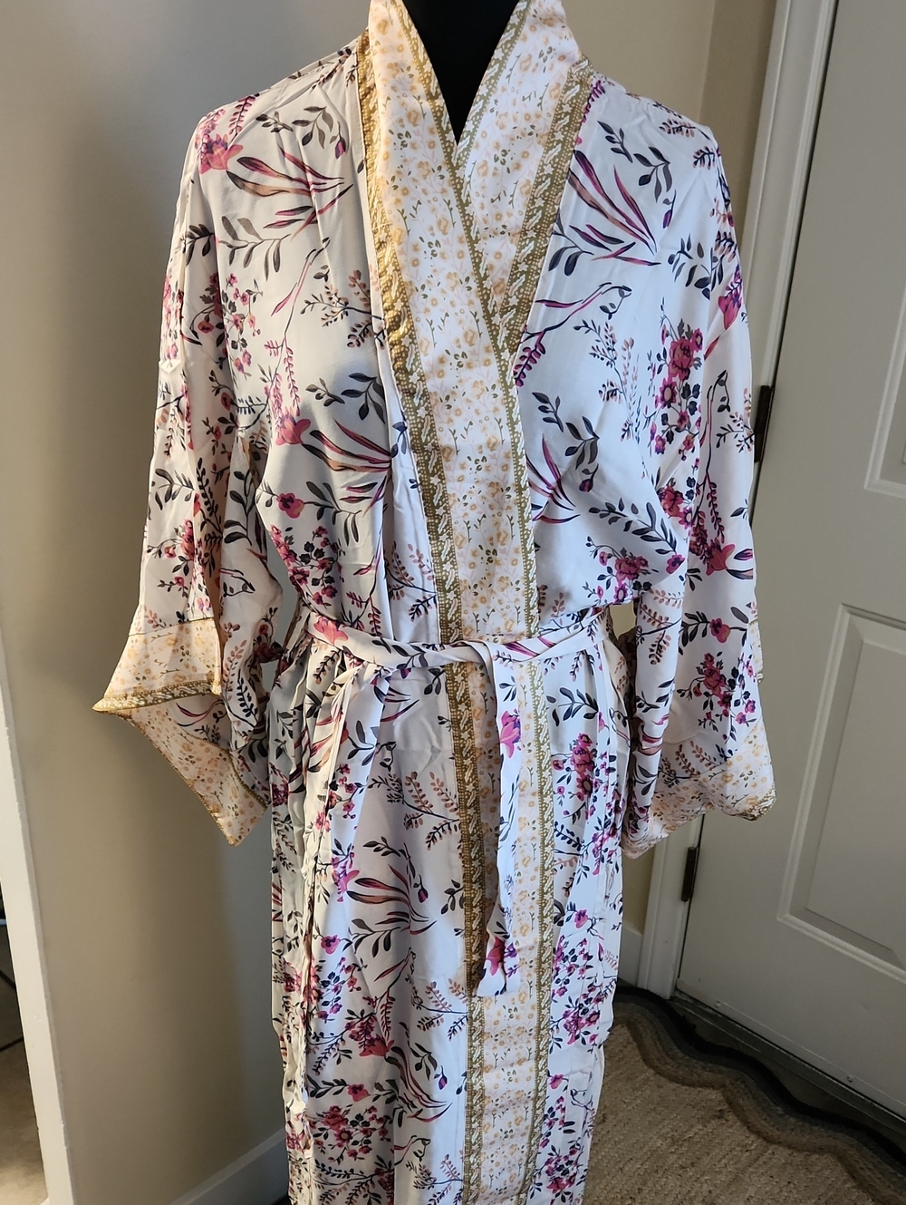 Cream Floral Kimono Robe with Gold Trim - Picture 2 of 7